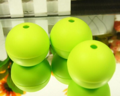 Israel exports a romantic silicone ice ball,which is independently designd by Hanchuan