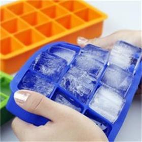 Here, Hanchuan silicone factory share you the way to remove ice cubes from a silicone ice tray