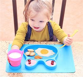 One-piece silicone separating placemat,  making babies happy to have a meal.
