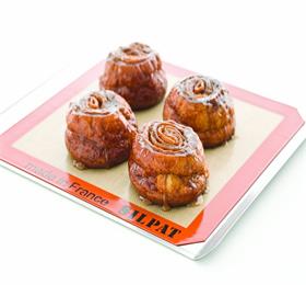 You know why and how to bake with silicone baking mat? 
