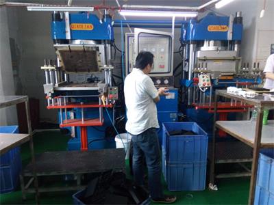Japanese customers visit Hanchuan silica gel factory