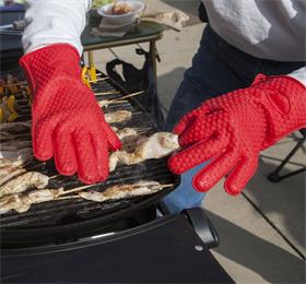 Make sure your grilling and cooking experience is enjoyable with heat resistant silicone bbq gloves.