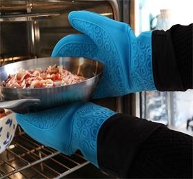 Silicone bbq glove, the perfect grip for every flip.