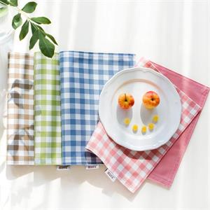 Still use tablecloth? Why not use silicone placemat? Nice and practical!