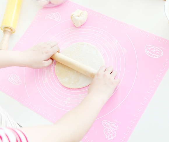 heat resistant silicone baking mat with measurements