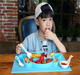 silicone placemat and plate for kids.