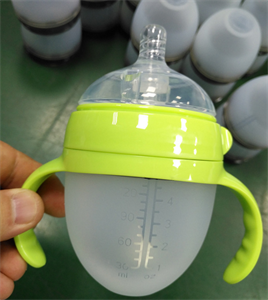 wide neck squeeze silicone baby bottle